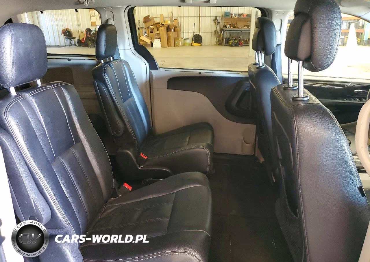 2015 Chrysler Town & Country Touring VIN:2C4RC1BG4FR726733 - 11
