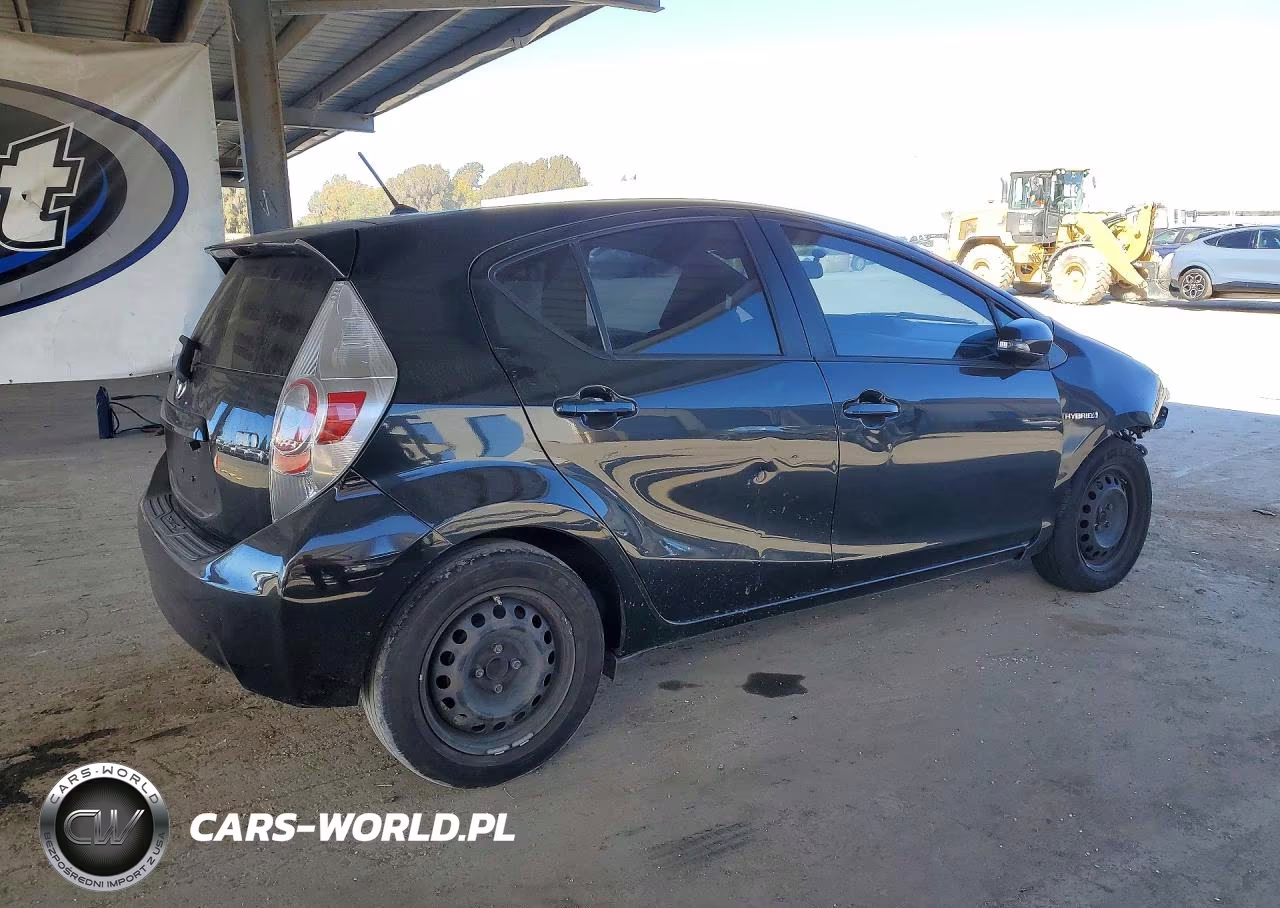 2014 Toyota Prius C Two VIN:JTDKDTB34E1072651 - 3