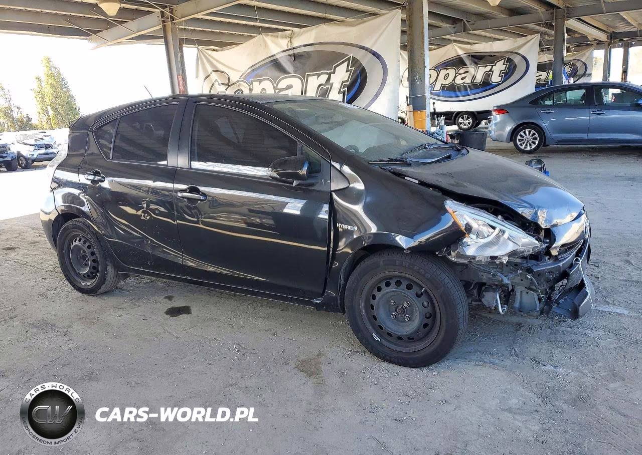 2014 Toyota Prius C Two VIN:JTDKDTB34E1072651 - 4