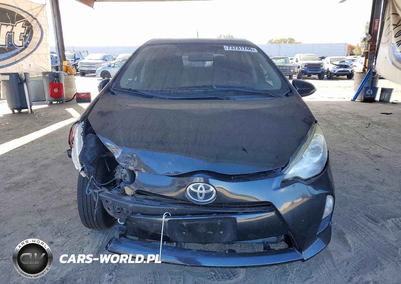 2014 Toyota Prius C Two VIN:JTDKDTB34E1072651 - 5