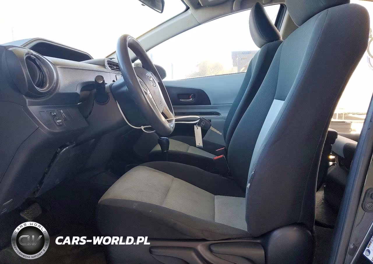 2014 Toyota Prius C Two VIN:JTDKDTB34E1072651 - 7
