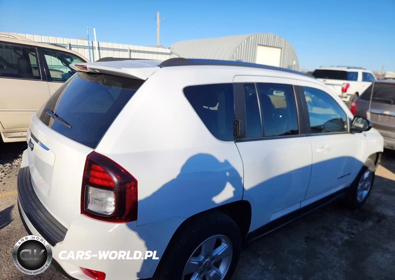 2015 Jeep Compass Sport VIN:1C4NJCBA3FD143715 - 3
