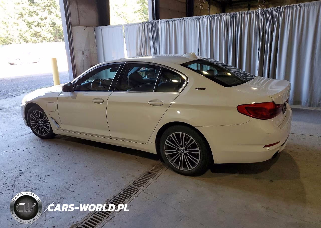 2019 BMW 530Xe VIN:WBAJB1C52KB375324 - 2