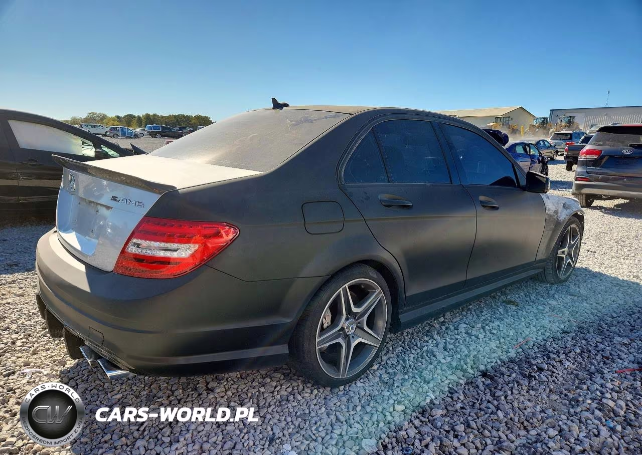 2010 Mercedes-Benz C 63 Amg VIN:WDDGF7HB5AF373082 - 3
