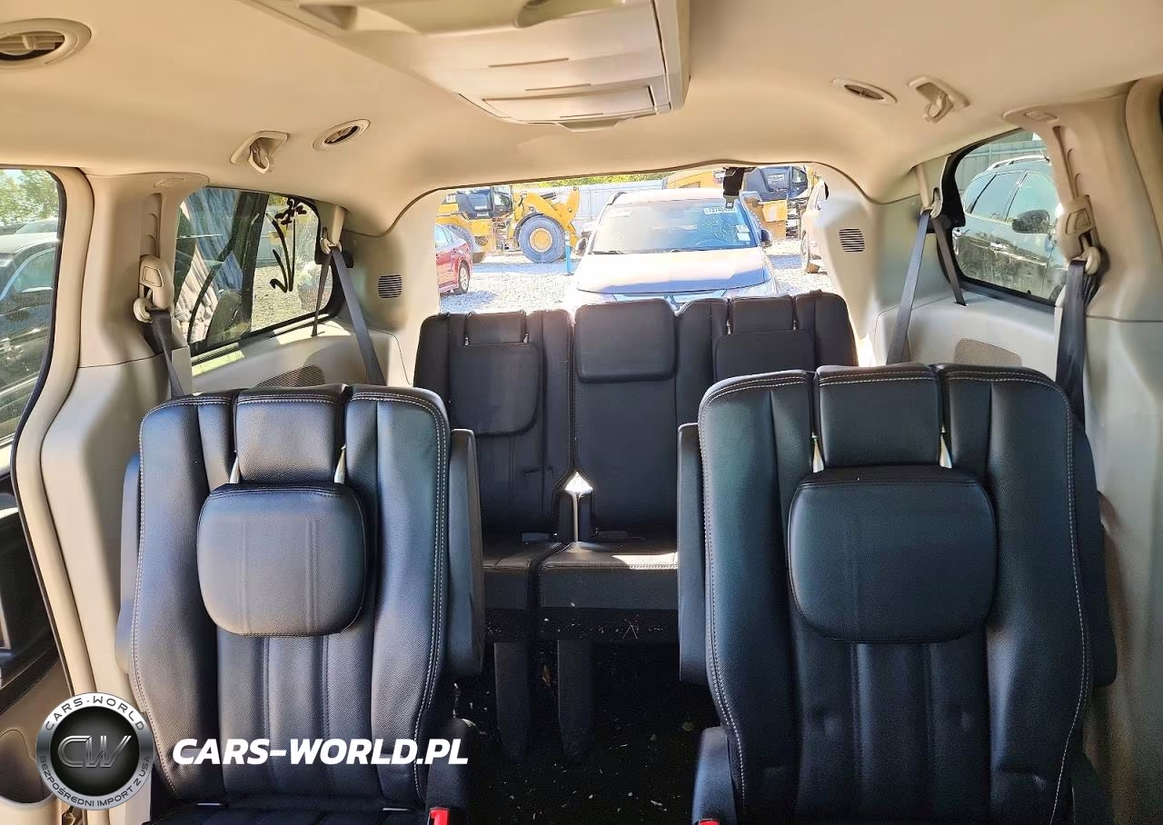 2016 Chrysler Town & Country Touring VIN:2C4RC1BG7GR271331 - 10