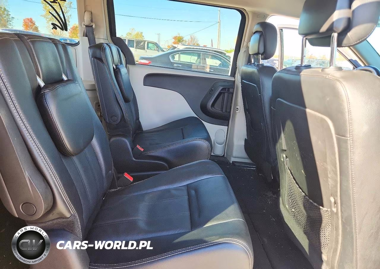 2016 Chrysler Town & Country Touring VIN:2C4RC1BG7GR271331 - 11