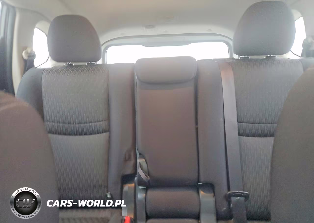 2018 Nissan Rogue S VIN:JN8AT2MV2JW303913 - 10