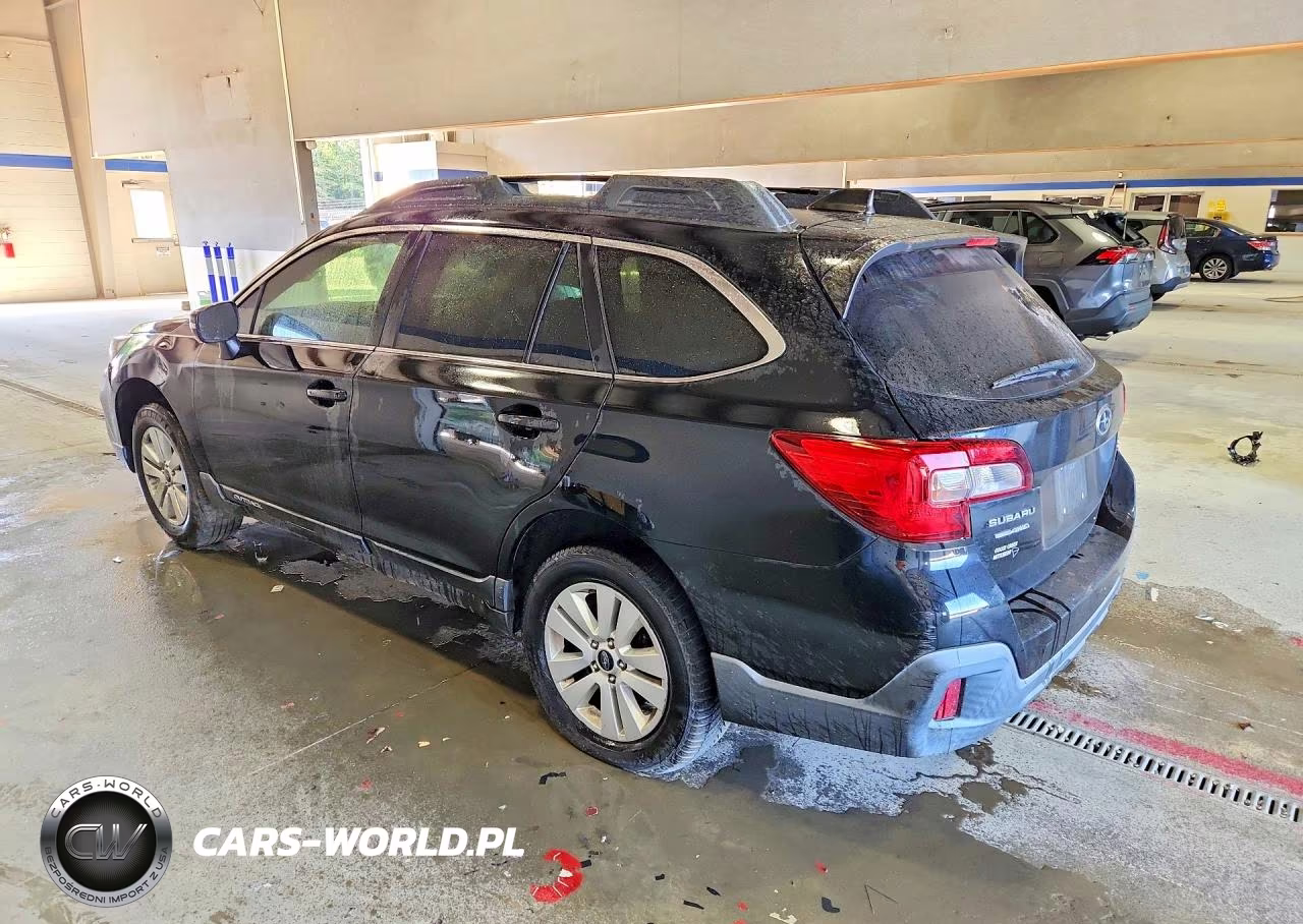 2018 Subaru Outback 2.5I Premium VIN:4S4BSAFC9J3328118 - 2