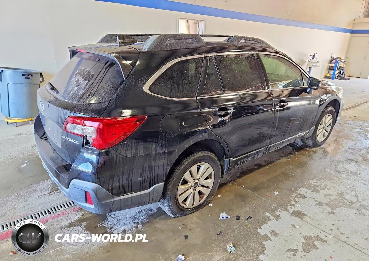 2018 Subaru Outback 2.5I Premium VIN:4S4BSAFC9J3328118 - 3