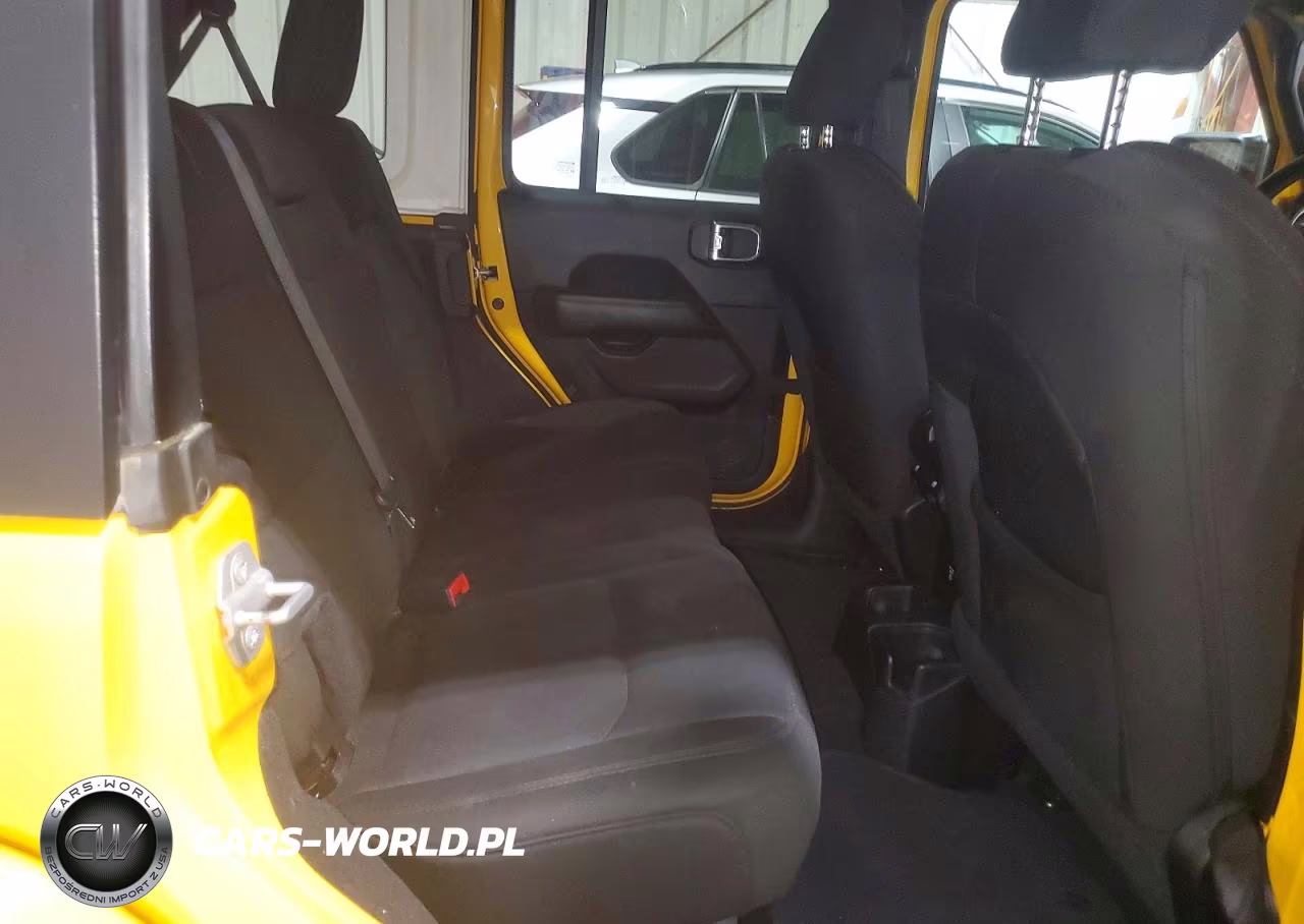 2020 Jeep Wrangler Unlimited Sahara VIN:1C4HJXEN9LW114514 - 11