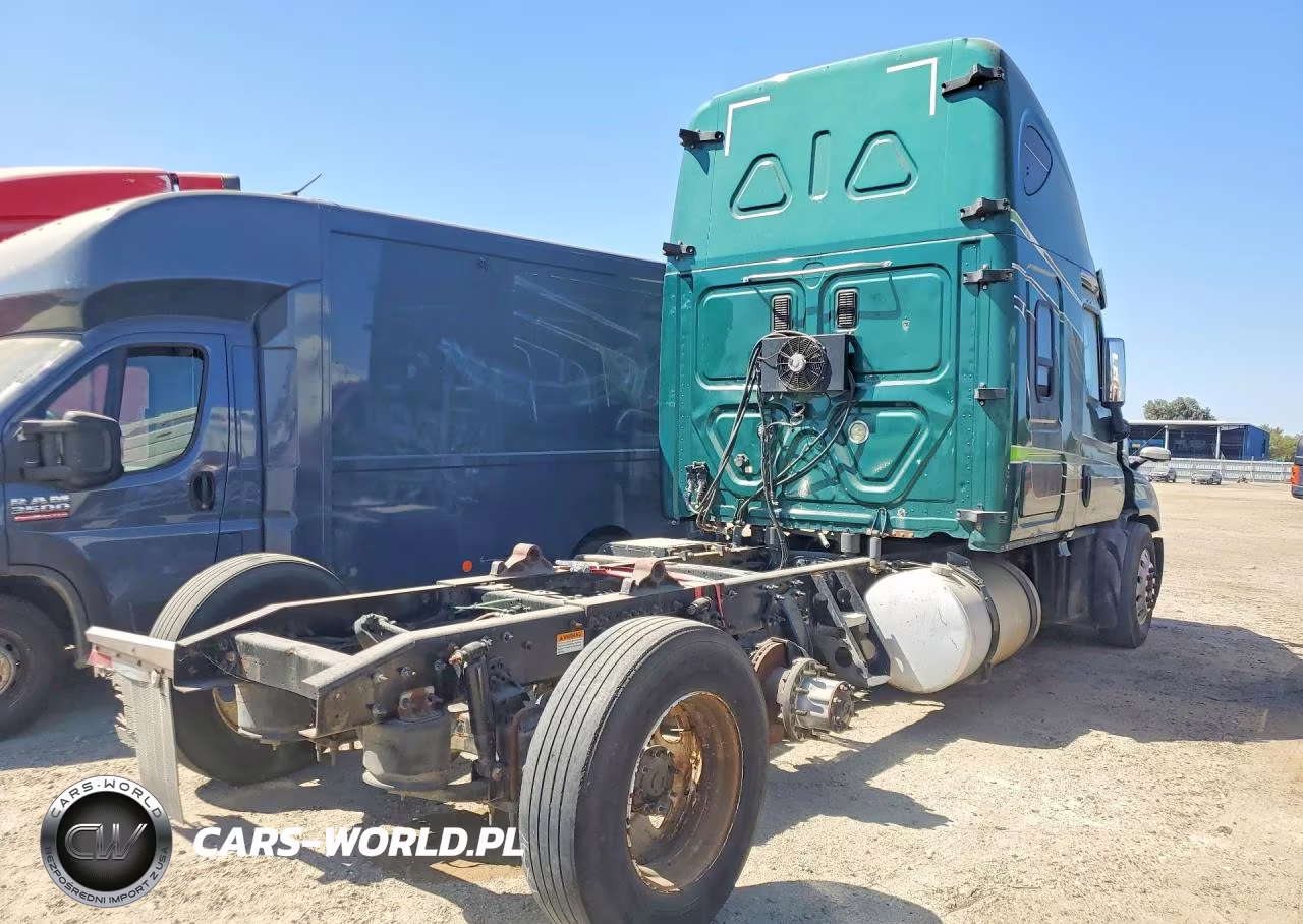 2015 Freightliner Cascadia Truck Cab And Chassis VIN:3AKJGLDV1FSGL2245 - 3