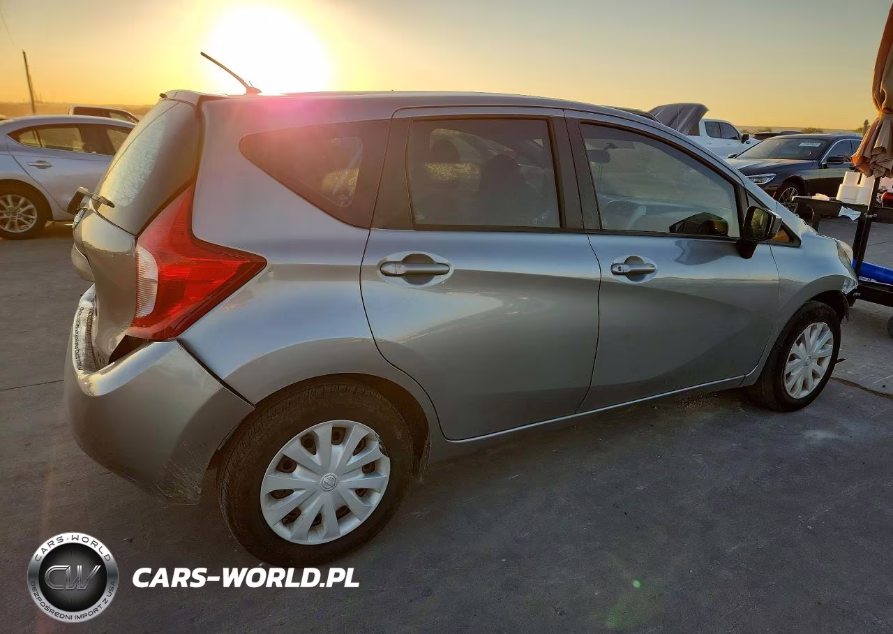 2015 Nissan Versa Note S Plus VIN:3N1CE2CPXFL406840 - 3