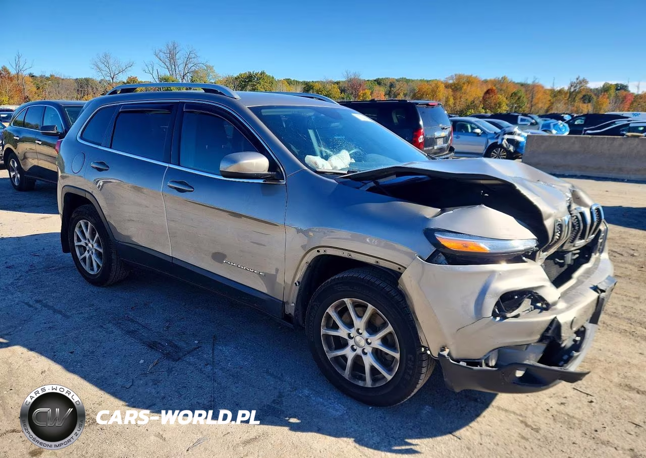 2017 Jeep Cherokee Latitude VIN:1C4PJMCS5HW504729 - 4