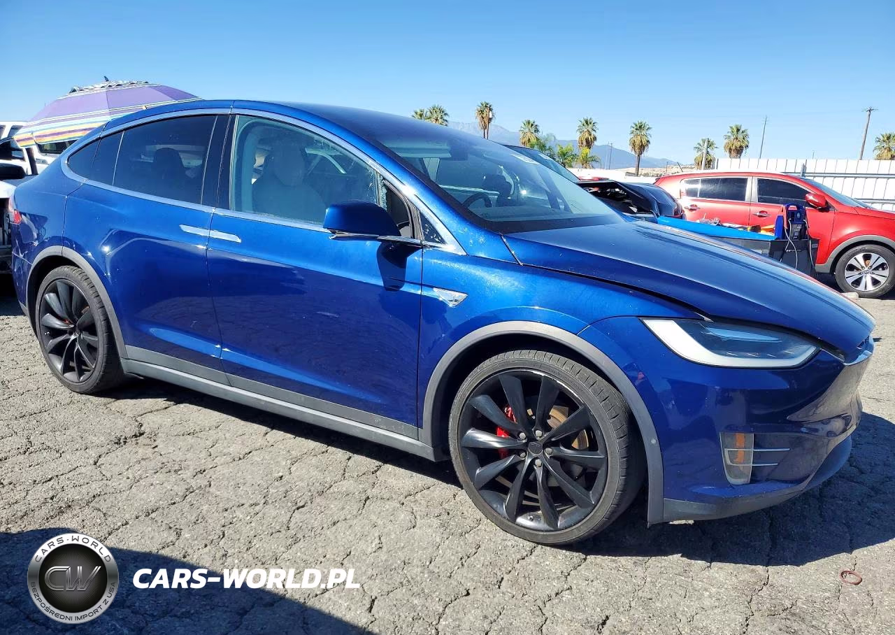 2016 Tesla Model X VIN:5YJXCBE43GF002415 - 4