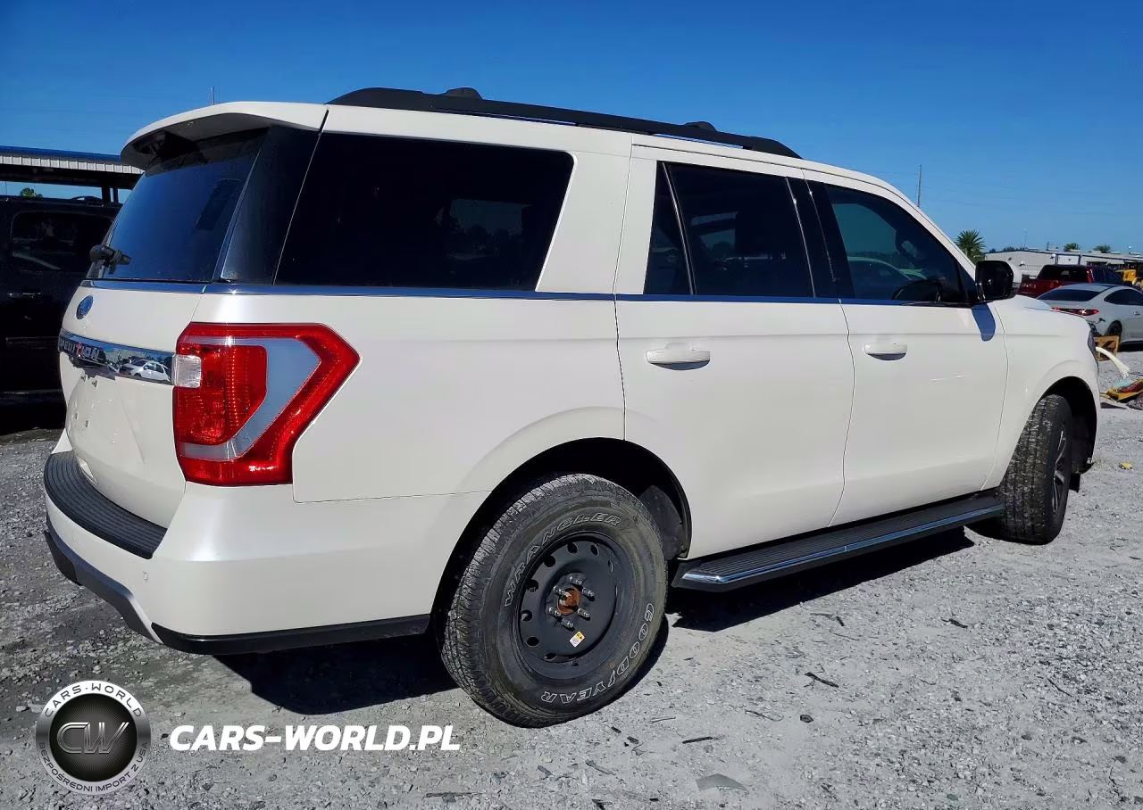 2018 Ford Expedition Xlt VIN:1FMJU1HT2JEA39024 - 3