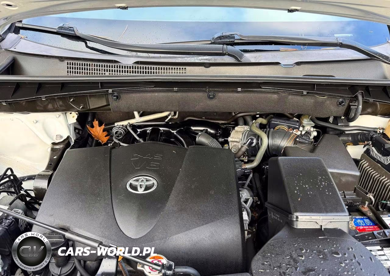 2018 Toyota Highlander Le Plus VIN:5TDBZRFH0JS817709 - 11