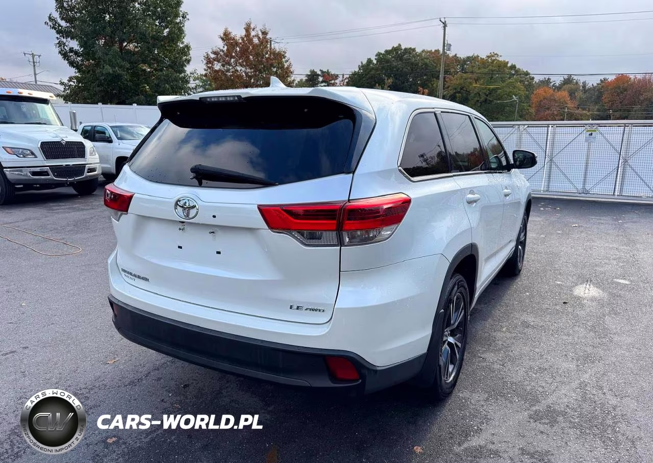 2018 Toyota Highlander Le Plus VIN:5TDBZRFH0JS817709 - 3