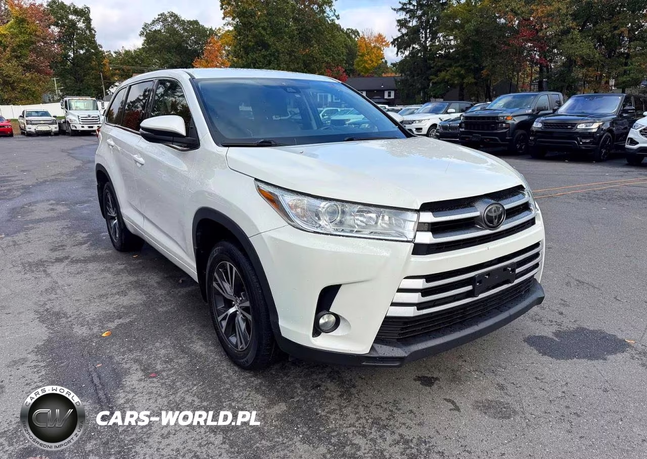 2018 Toyota Highlander Le Plus VIN:5TDBZRFH0JS817709 - 4