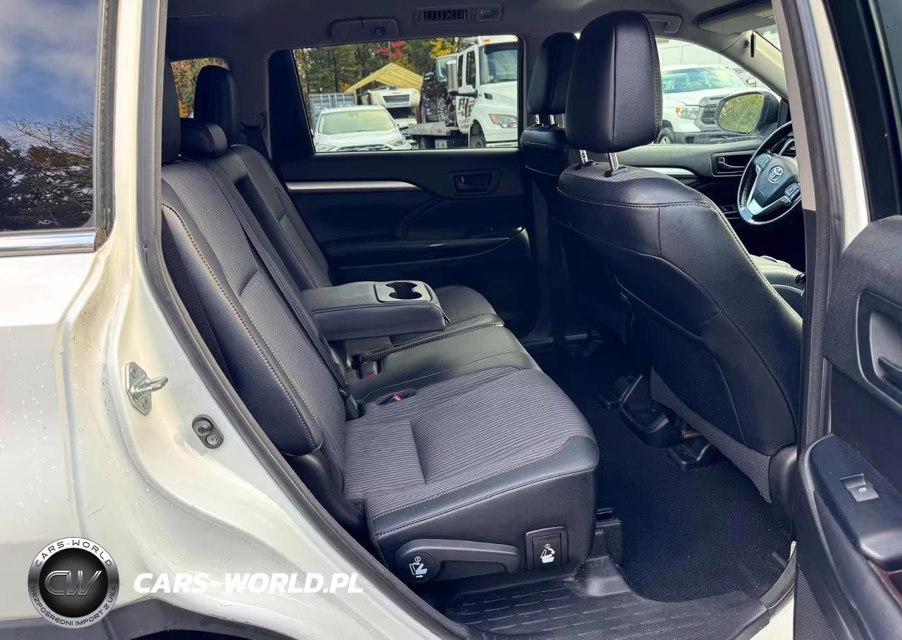 2018 Toyota Highlander Le Plus VIN:5TDBZRFH0JS817709 - 7