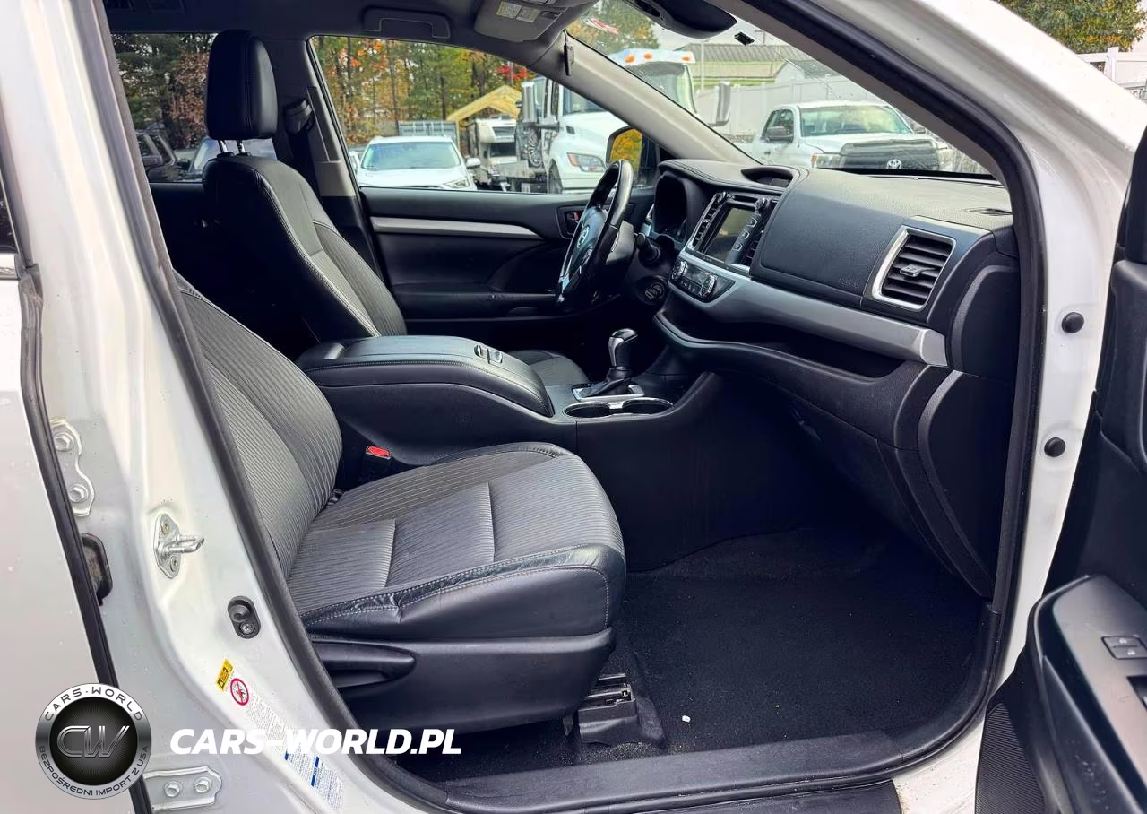 2018 Toyota Highlander Le Plus VIN:5TDBZRFH0JS817709 - 9