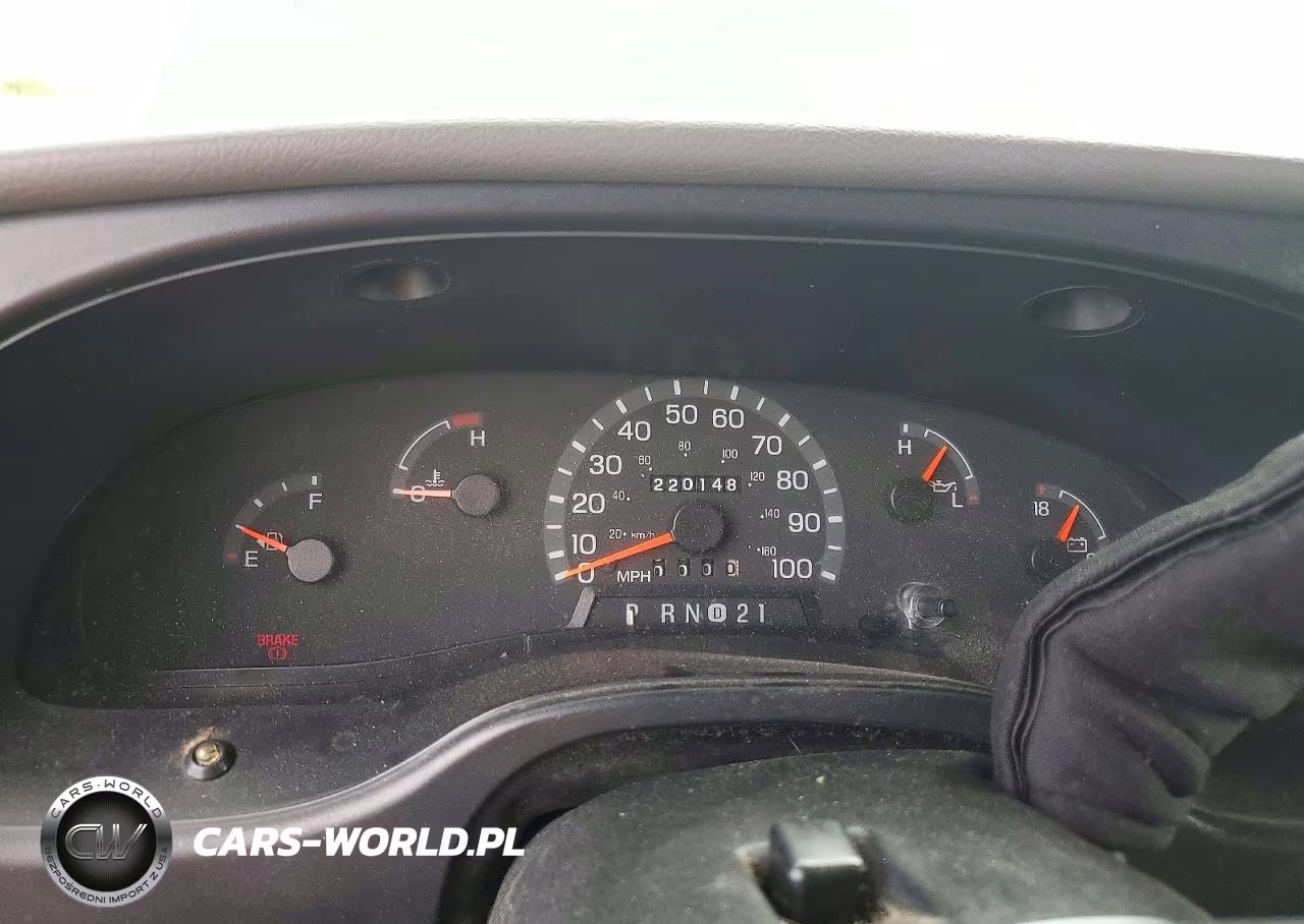 2001 Ford E250 Delivery Van VIN:1FTNE24L21HA80508 - 9