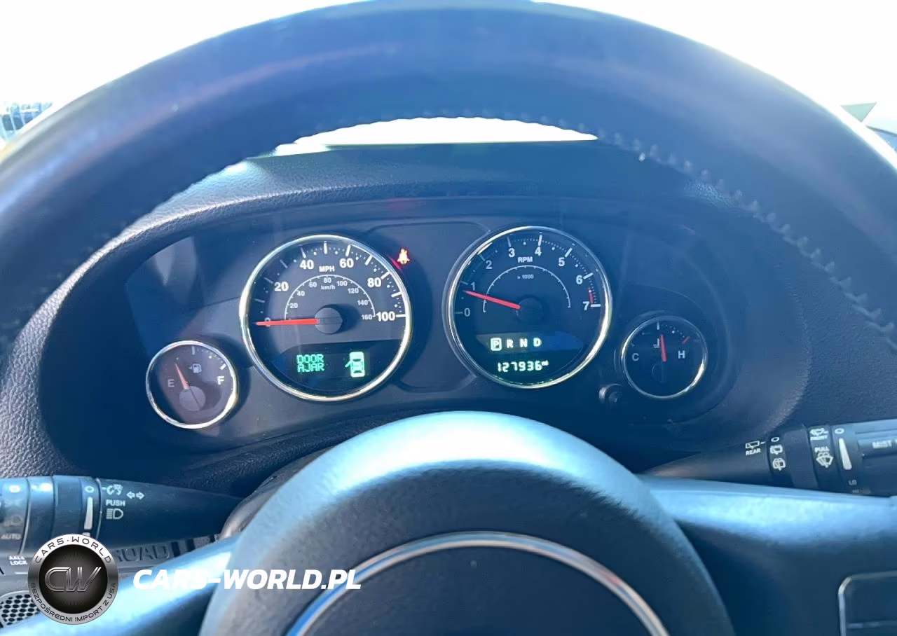 2015 Jeep Wrangler Unlimited Rubicon VIN:1C4BJWFG3FL530855 - 8