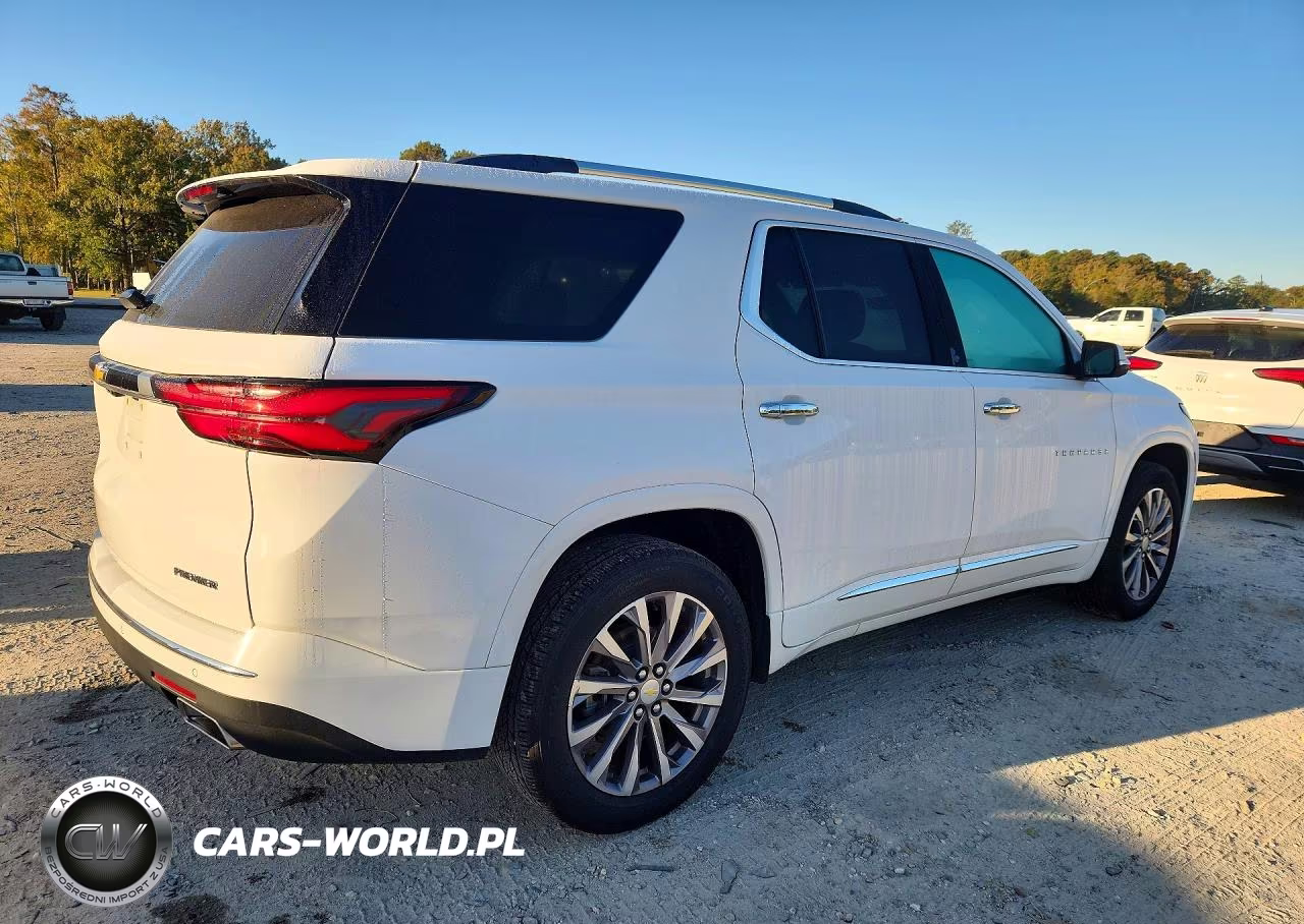 2022 Chevrolet Traverse Premier VIN:1GNEVKKW6NJ174913 - 3