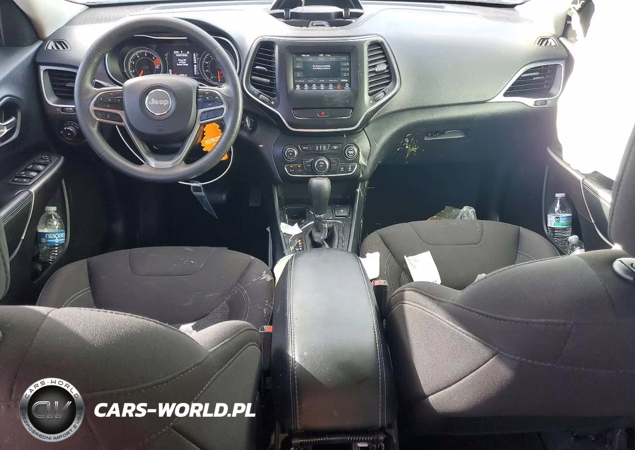 2019 Jeep Cherokee Latitude VIN:1C4PJLCB3KD392851 - 8