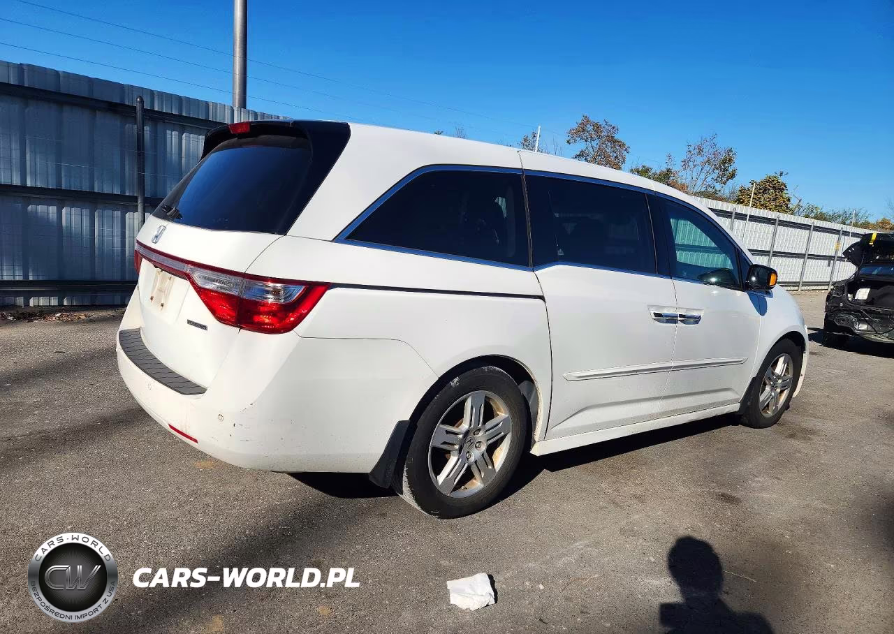 2011 Honda Odyssey Touring VIN:5FNRL5H92BB053639 - 3