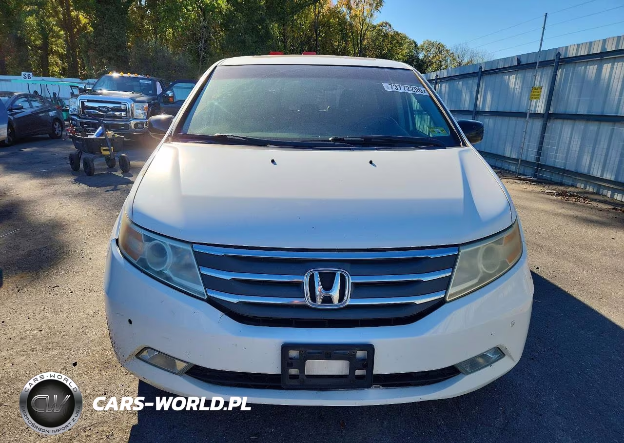 2011 Honda Odyssey Touring VIN:5FNRL5H92BB053639 - 5