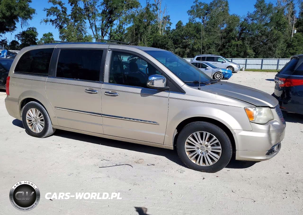 2013 Chrysler Town & Country Limited VIN:2C4RC1GG8DR596977 - 4