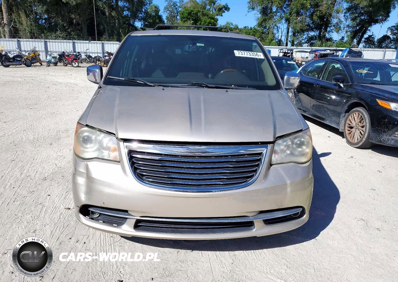 2013 Chrysler Town & Country Limited VIN:2C4RC1GG8DR596977 - 5