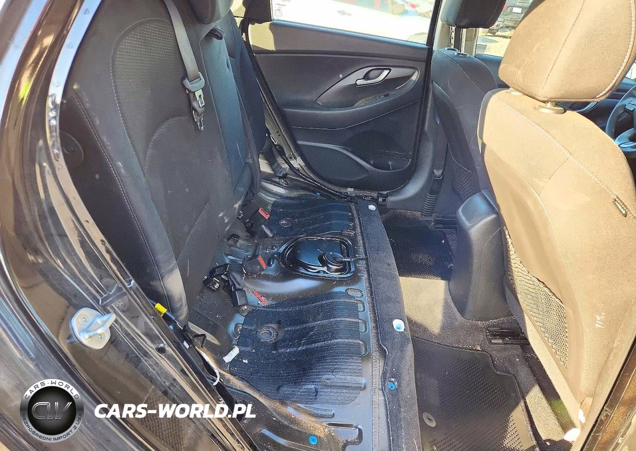 2018 Hyundai Elantra Gt Base VIN:KMHH35LE8JU074299 - 10