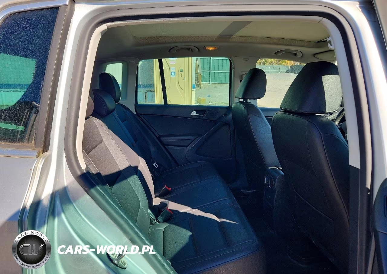2017 Volkswagen Tiguan Wolfsburg VIN:WVGSV7AX9HW509071 - 10