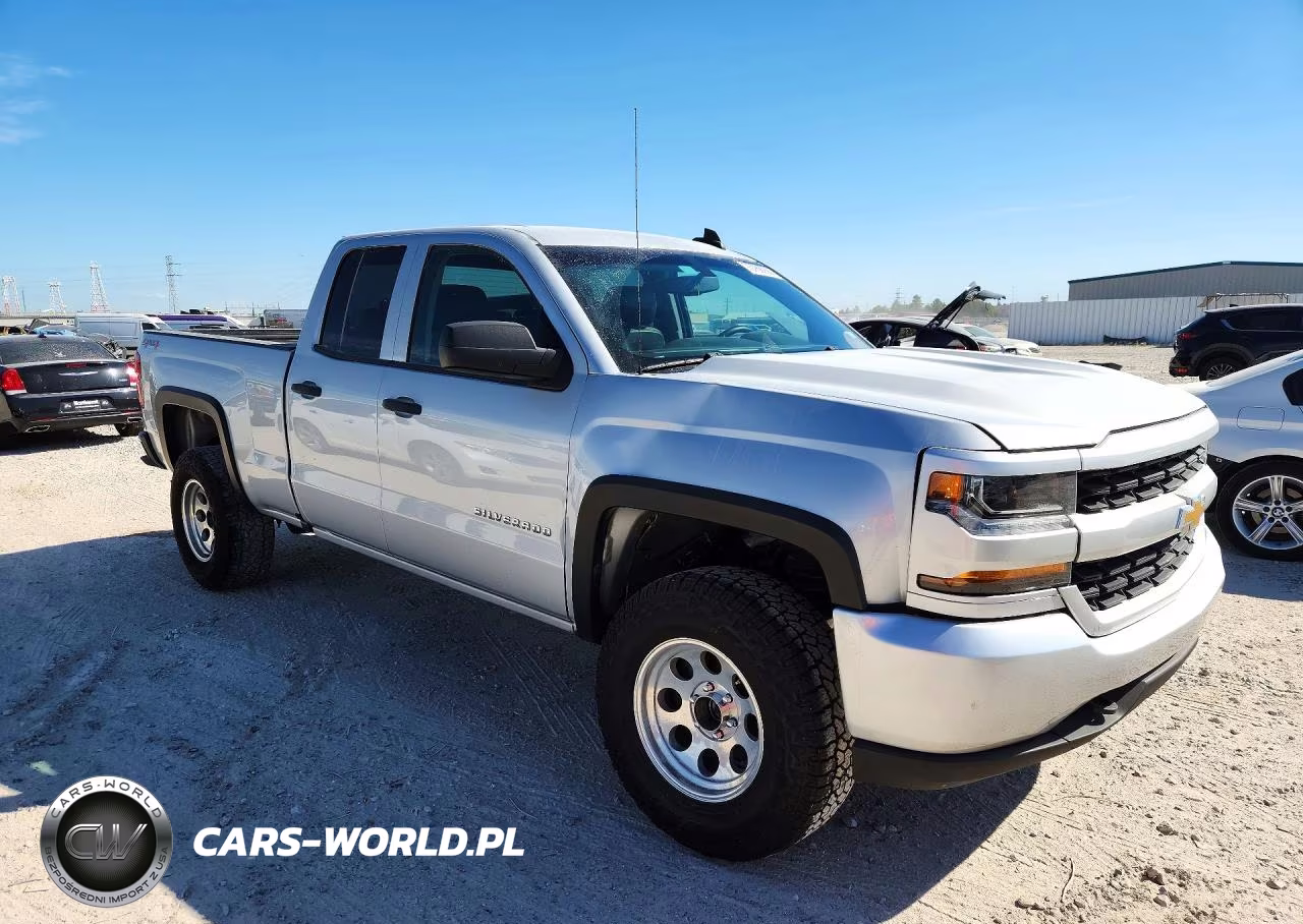 2017 Chevrolet Silverado K1500 Custom VIN:1GCVKPEC9HZ326978 - 4