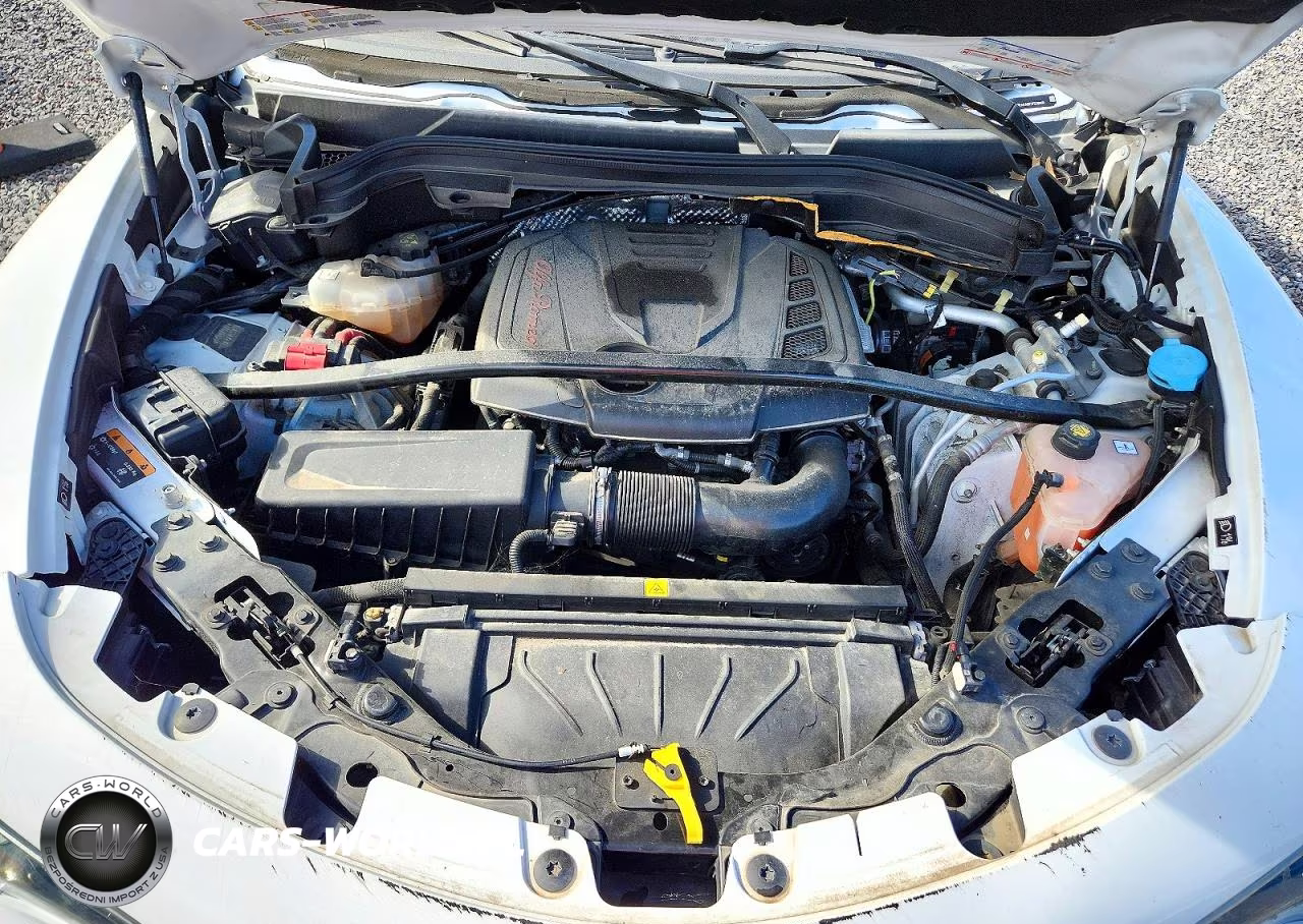 2018 Alfa Romeo Stelvio VIN:ZASFAKAN7J7B78050 - 11