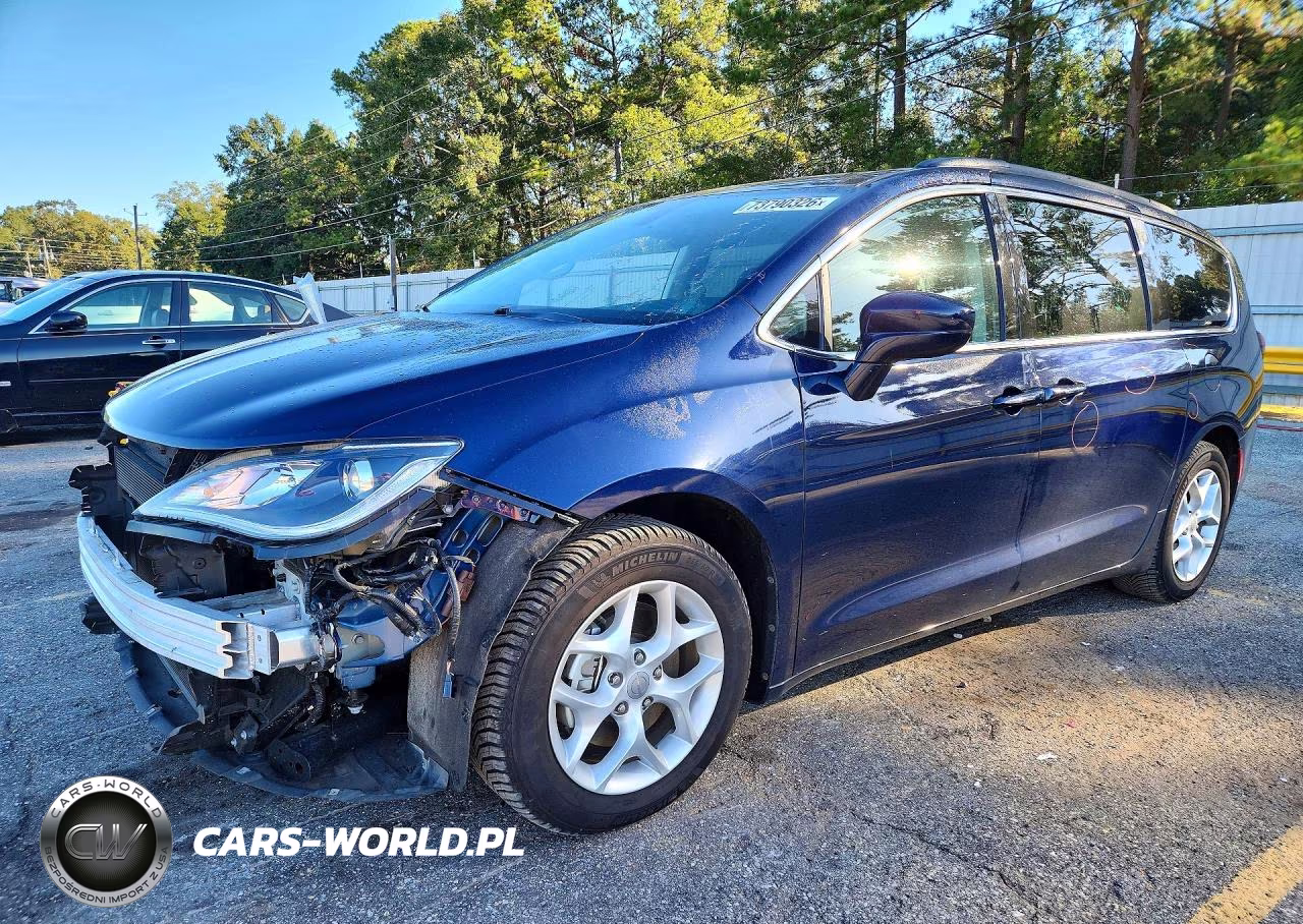 2018 Chrysler Pacifica Touring Plus VIN:2C4RC1FG2JR129017 - 1
