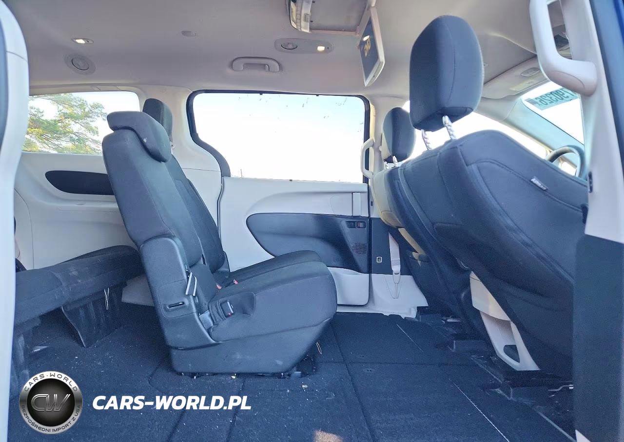 2018 Chrysler Pacifica Touring Plus VIN:2C4RC1FG2JR129017 - 11