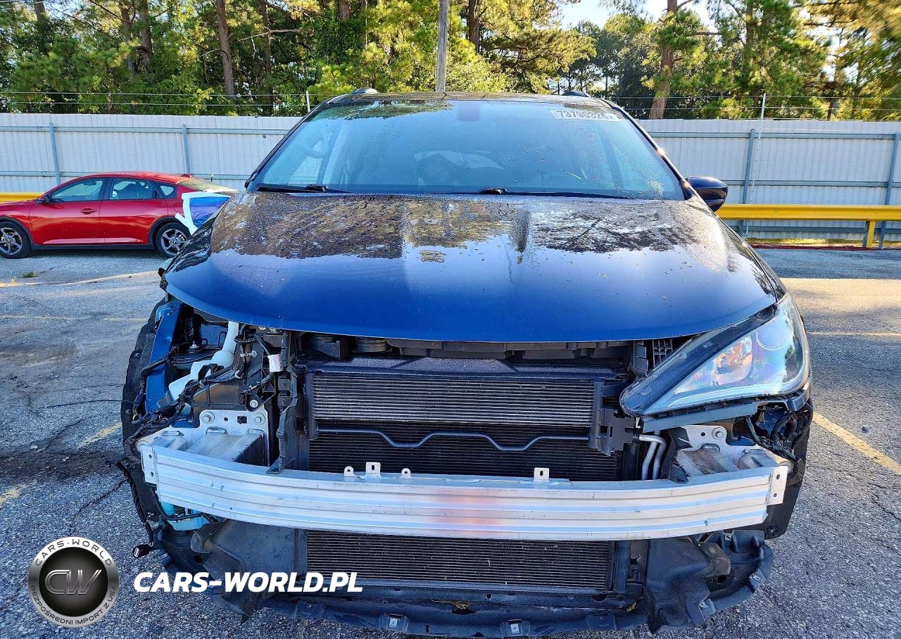 2018 Chrysler Pacifica Touring Plus VIN:2C4RC1FG2JR129017 - 5