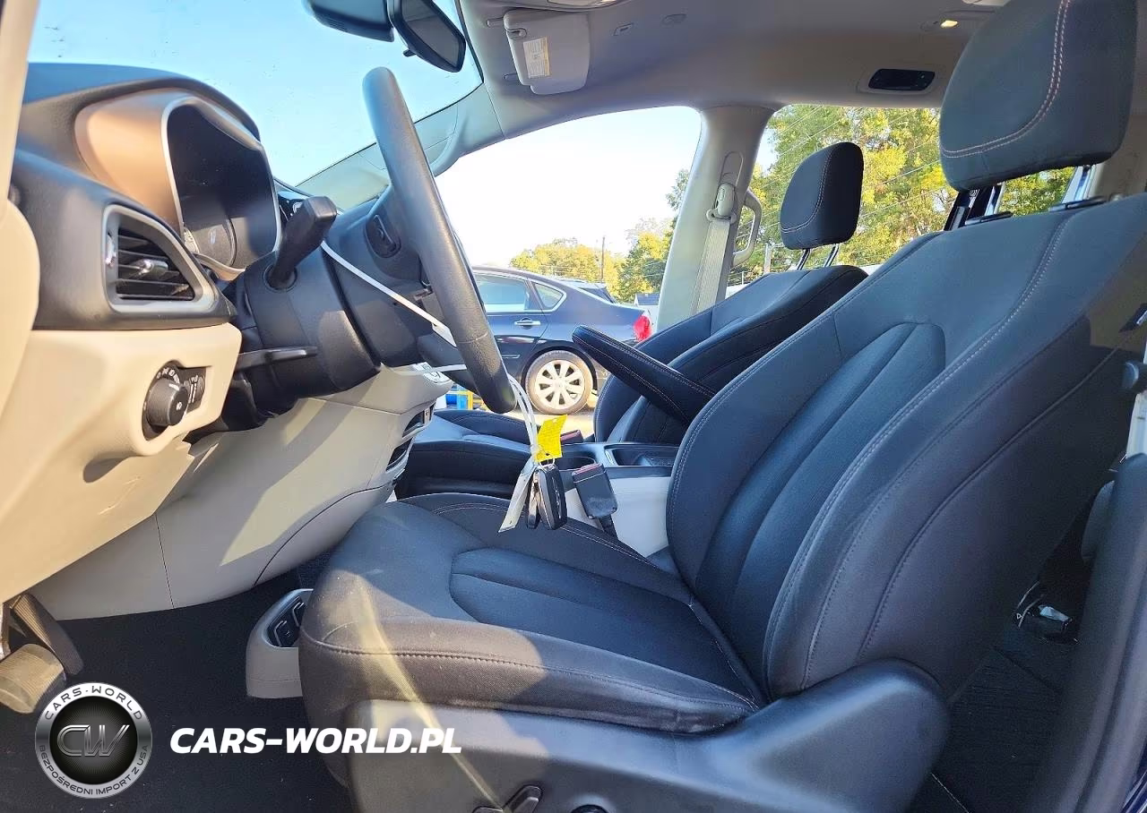 2018 Chrysler Pacifica Touring Plus VIN:2C4RC1FG2JR129017 - 7
