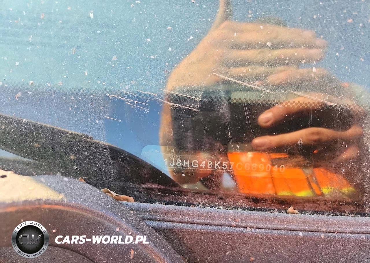 2007 Jeep Commander VIN:1J8HG48K57C669040 - 12