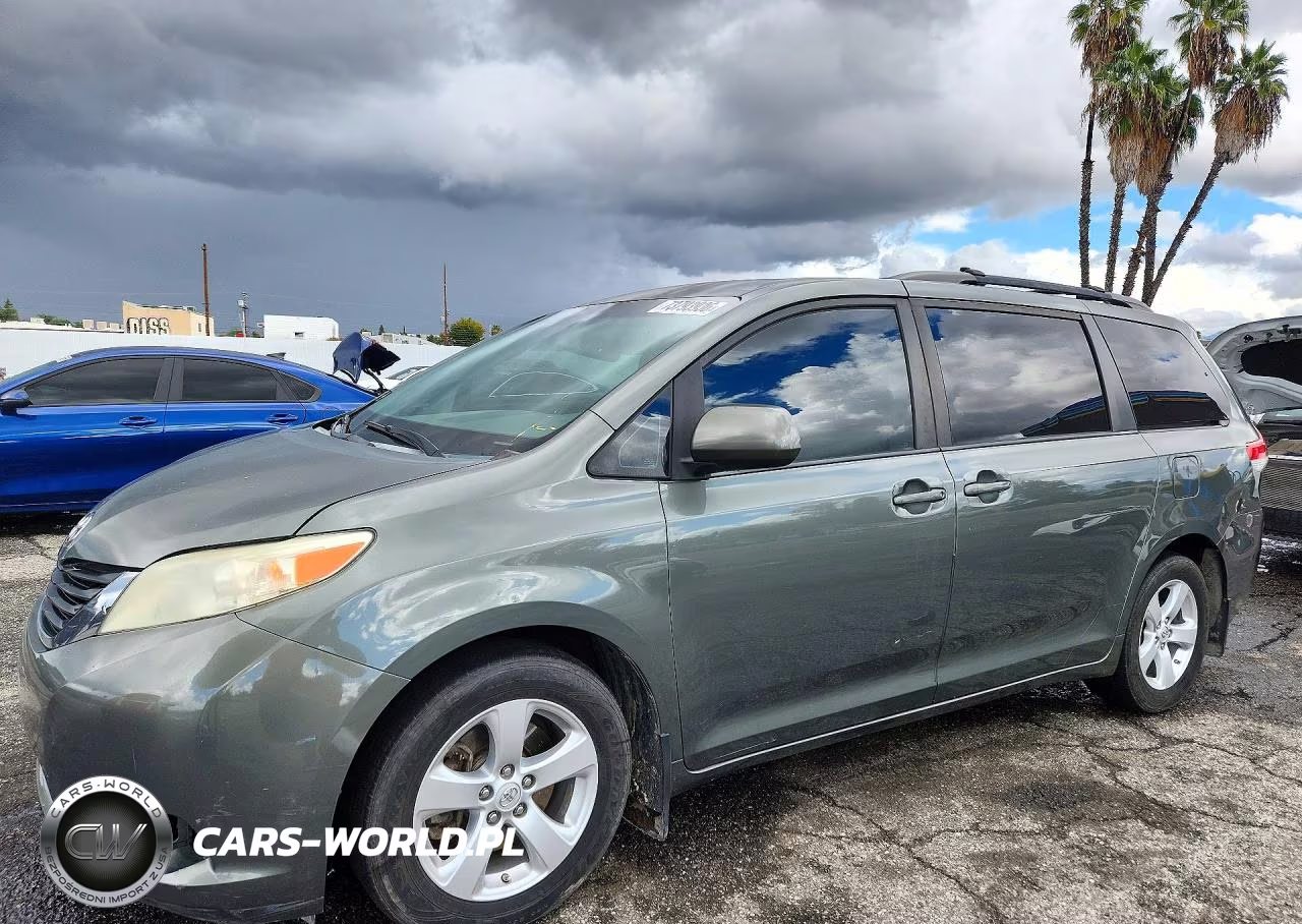 2013 Toyota Sienna Le