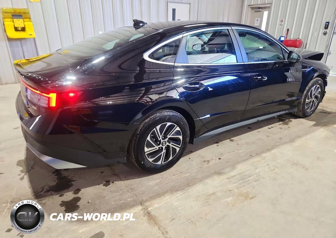 2026 Hyundai Sonata Hybrid Blue VIN:KMHL24JJXTA167014 - 3