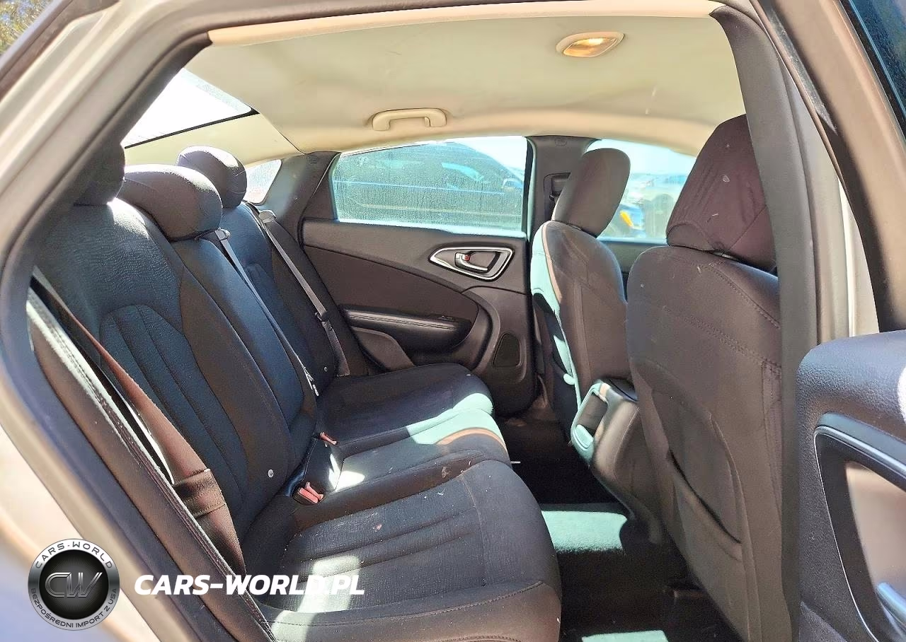 2015 Chrysler 200 Limited VIN:1C3CCCAB9FN616656 - 10