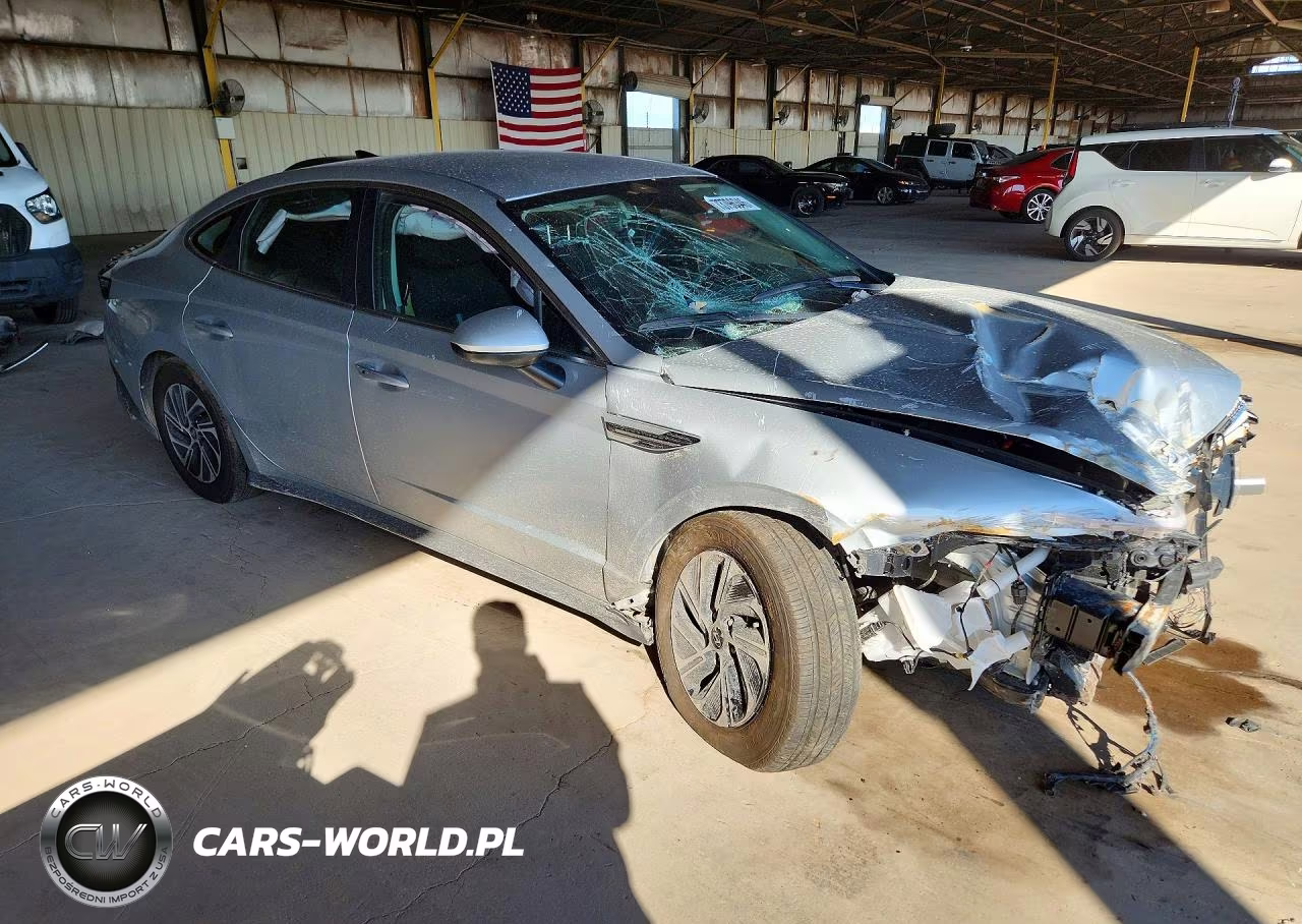 2026 Hyundai Sonata Hybrid Blue VIN:KMHL24JJ5TA153845 - 4