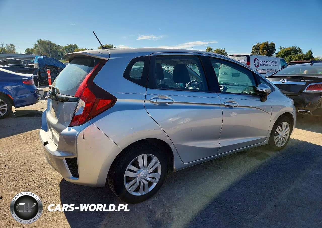 2015 Honda Fit Lx VIN:3HGGK5H56FM768319 - 3
