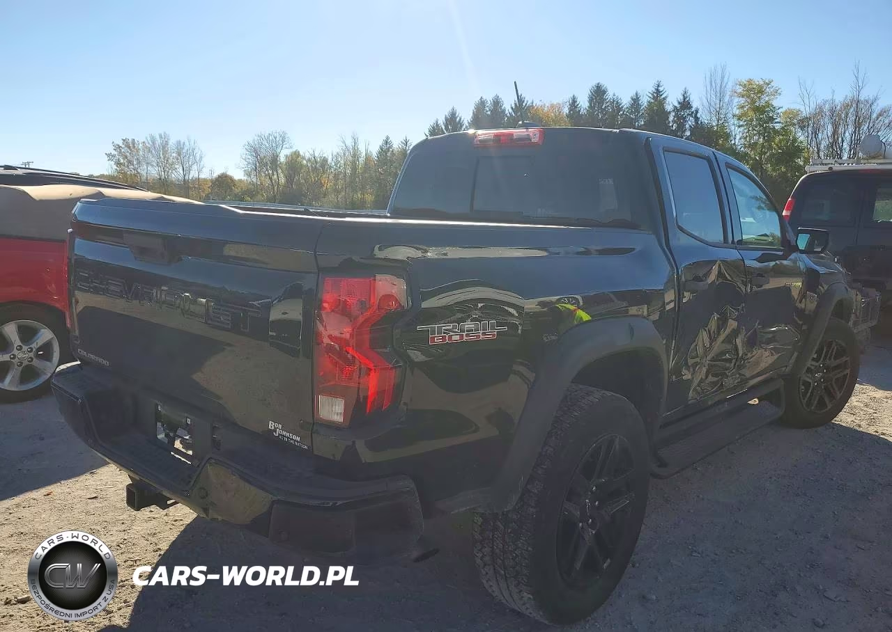 2025 Chevrolet Colorado Trail Boss VIN:1GCPTEEK2S1183671 - 3