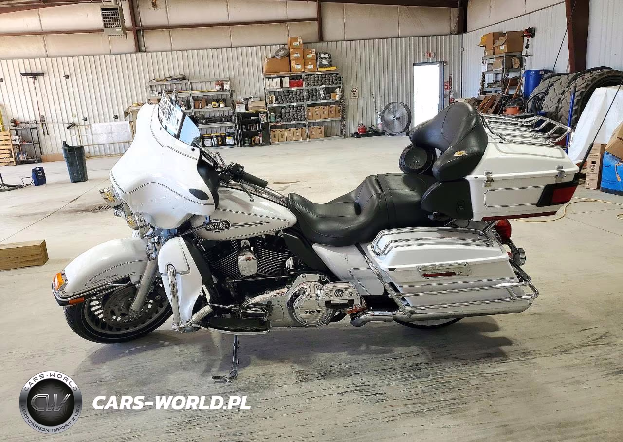 2012 Harley-Davidson Flhtcu Ultra Classic Electra Glide VIN:1HD1FCM14CB659374 - 3