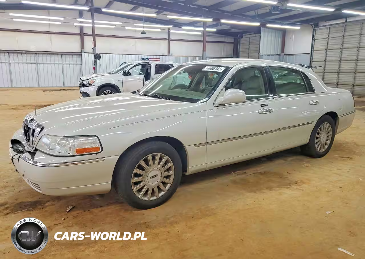 2005 Lincoln Town Car Signature