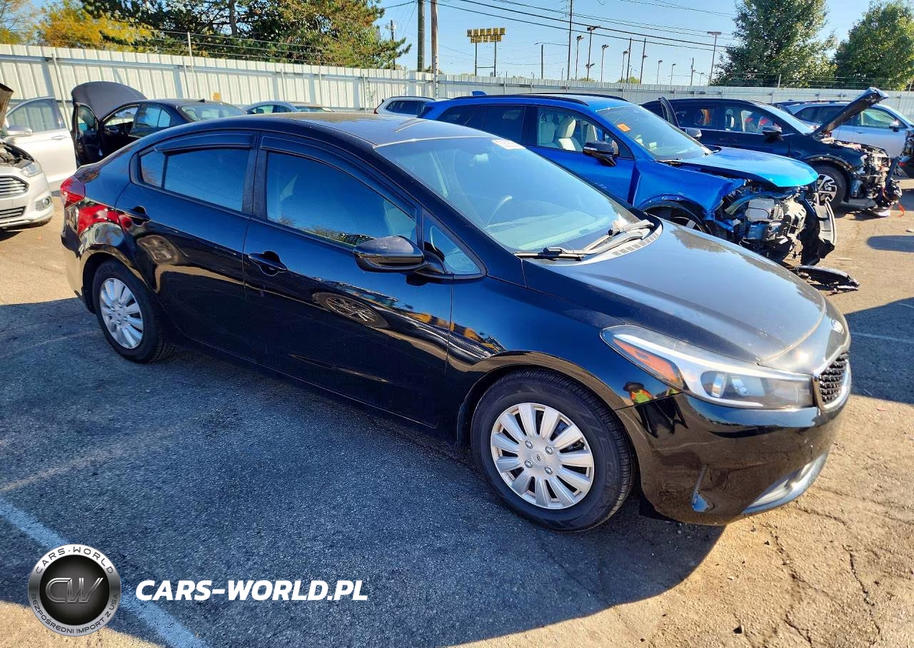 2017 Kia Forte Lx VIN:3KPFK4A7XHE085858 - 4